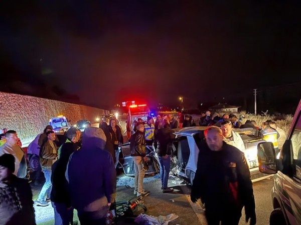 Kütahya'da iki otomobil kafa kafaya çarpıştı! 4 yaralı